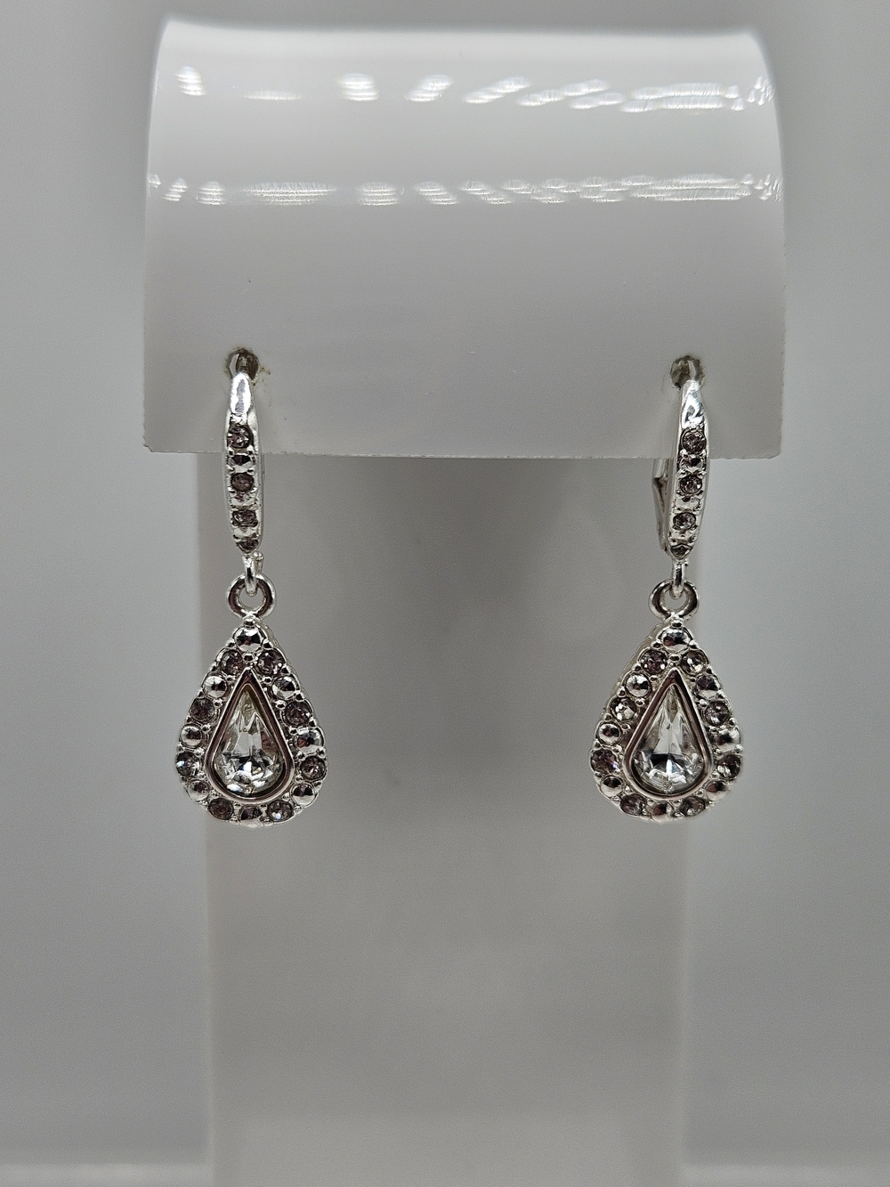 VINTAGE Avon 2010 Illiana Luxury Leverback Silver Tone Rhinestone Earrings